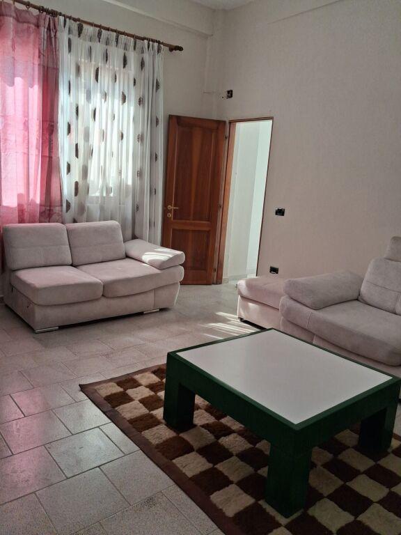 Casa indipendente 1+1 in affitto a Rruga Frosina Plaku, Tirana, 60 m²