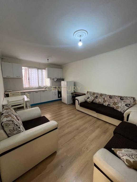 Appartamento 2+1 in affitto a Rruga Kongresi i Manastirit, Tirana, 65 m²