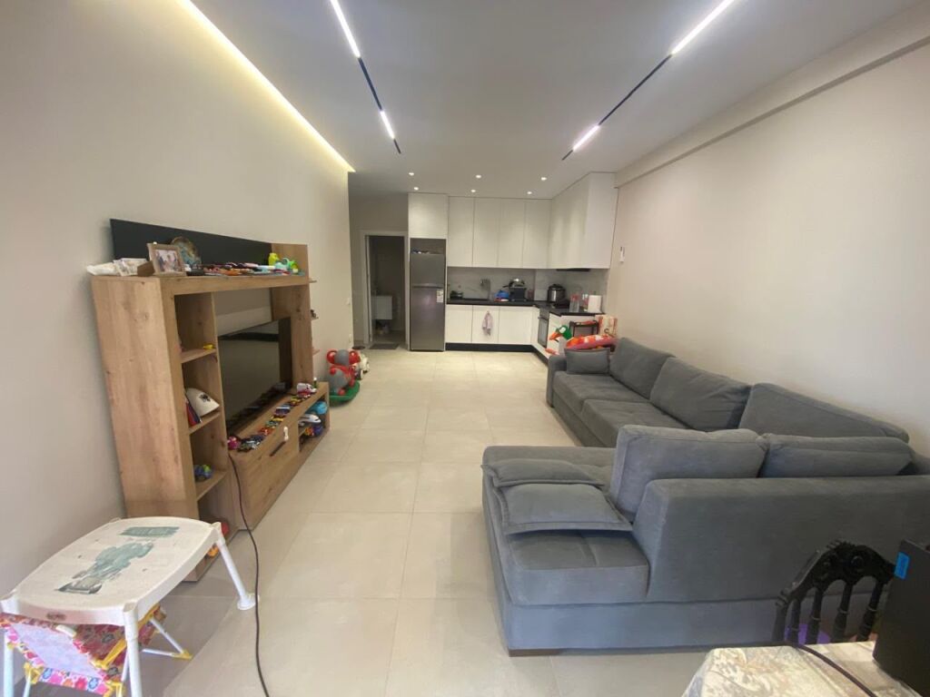 Appartamento 1+1 in affitto a Rruga 5 Maji, Tirana, 80 m². Foto 1 di 3