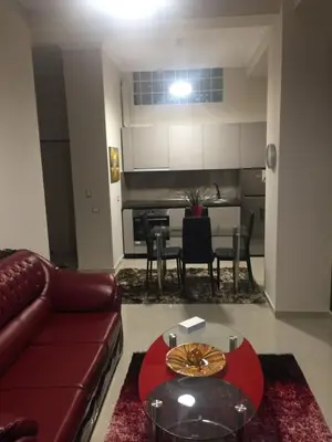 Apartament 1+1 me qera në Pazari i Ri, Tiranë, 70 m². Foto 2 nga 3