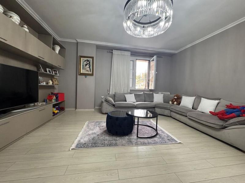Dupleks 2+1 me qera në Rruga e Moisive, Durrës, 182 m². Foto 2 nga 5