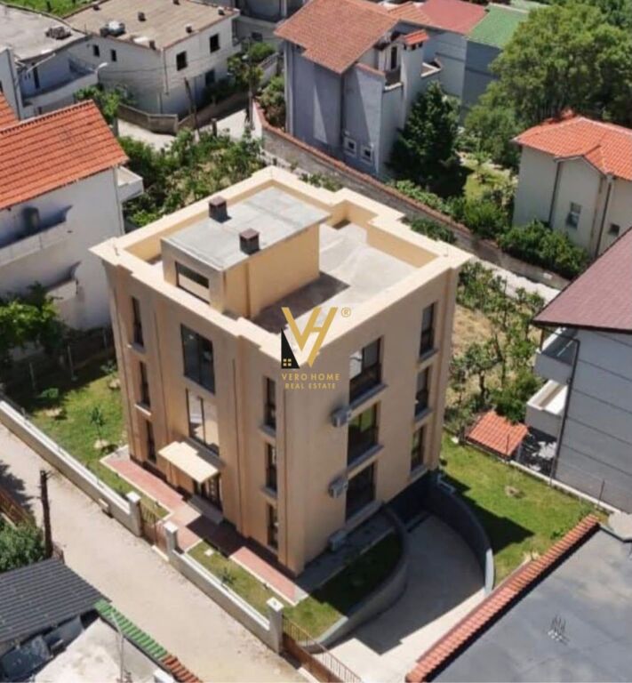 Vilë me qera në Rruga e Elbasanit, Tiranë, 992 m². Foto 1 nga 3