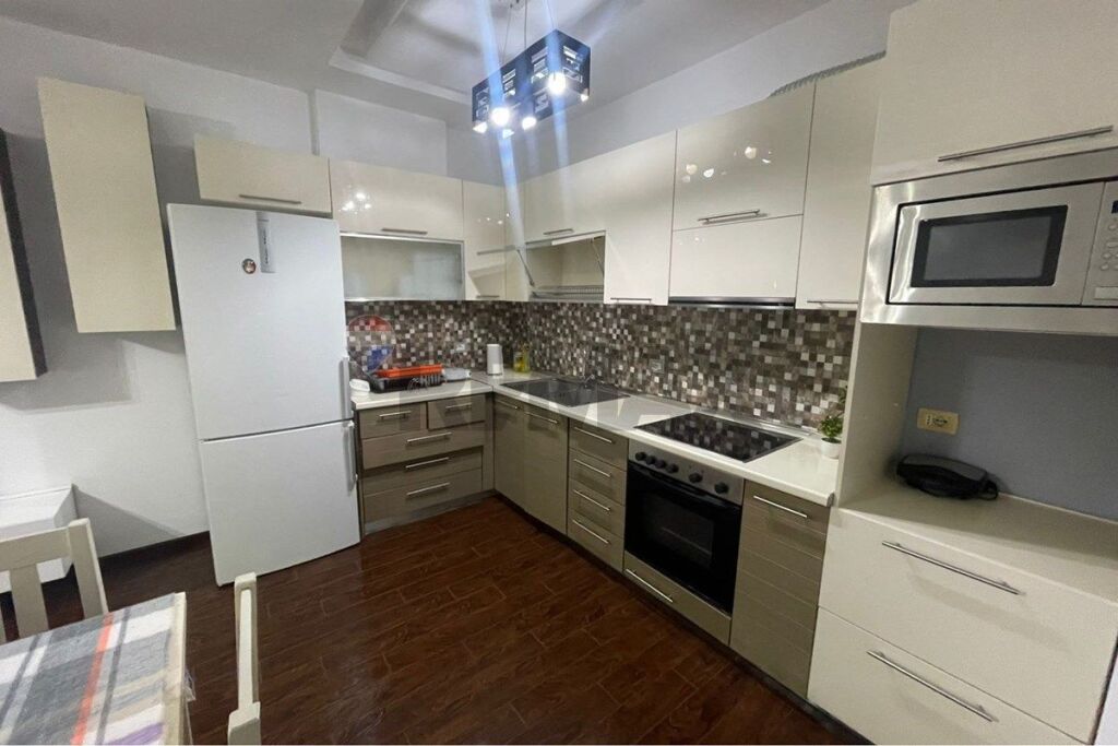 Apartment for rent in Fresku, Tirana, 100 m². Photo 2 of 3