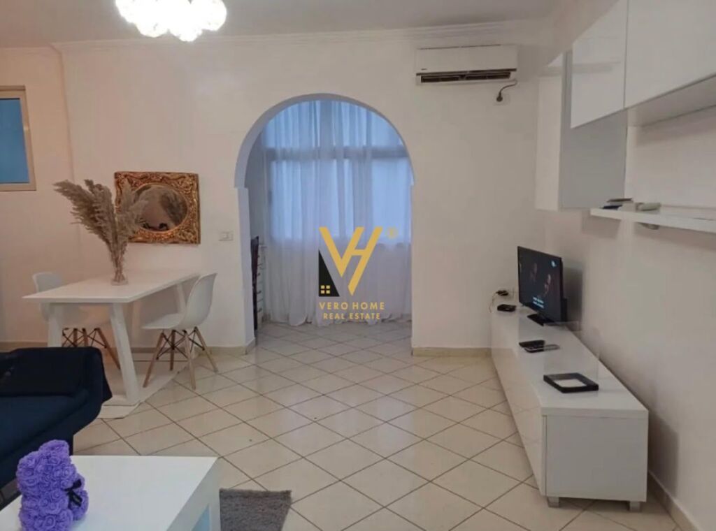 Apartament 1+1 me qera në Rruga Petro Nini Luarasi, Tiranë, 68 m². Foto 2 nga 3