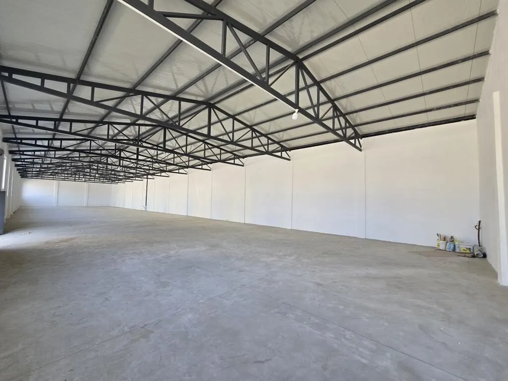 Magazinë me qera në Rruga Kozma Naska, Elbasan, 1 200 m². Foto 1 nga 4