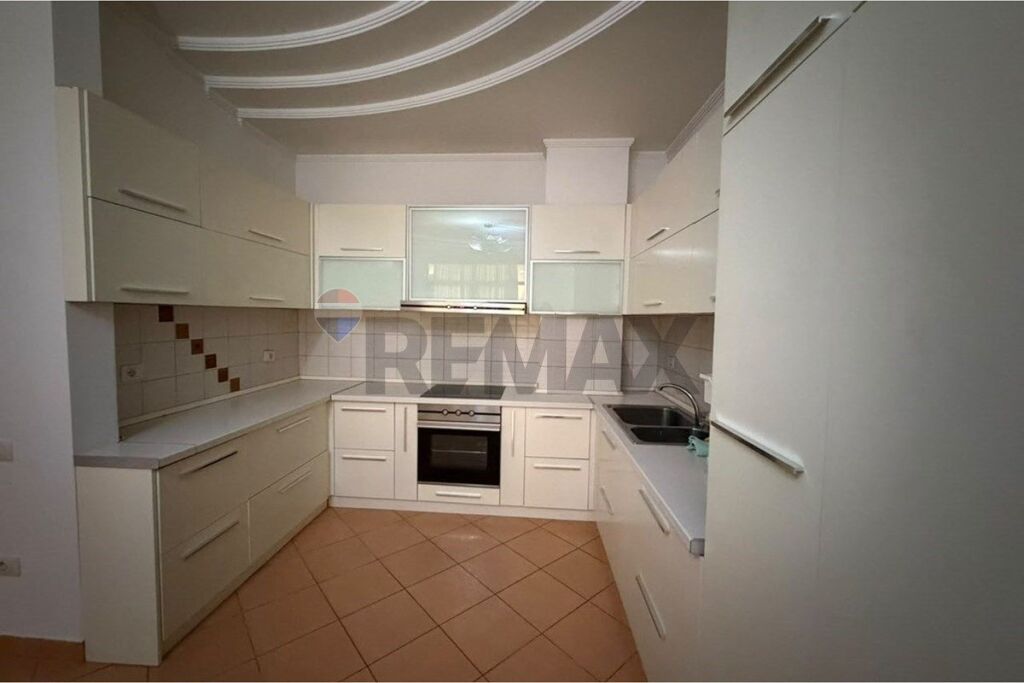 Apartment for sale in Rruga Frang Bardhi, Tirana, 102 m². Photo 3 of 3
