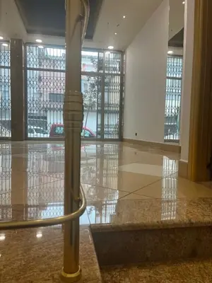 Dyqan me qera në Sheshi Willson, Tiranë, 100 m². Foto 2 nga 12