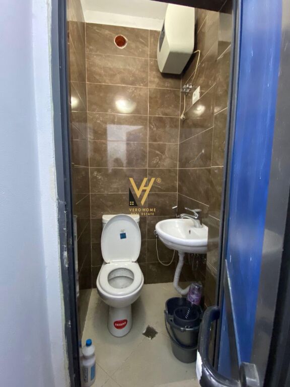 Dyqan me qera në Ali Demi, Tiranë, 30 m². Foto 3 nga 3
