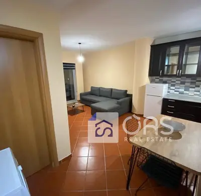 Apartament 1+1 me qera në Pallati me Shigjeta, Tiranë, 58 m². Foto 2 nga 4