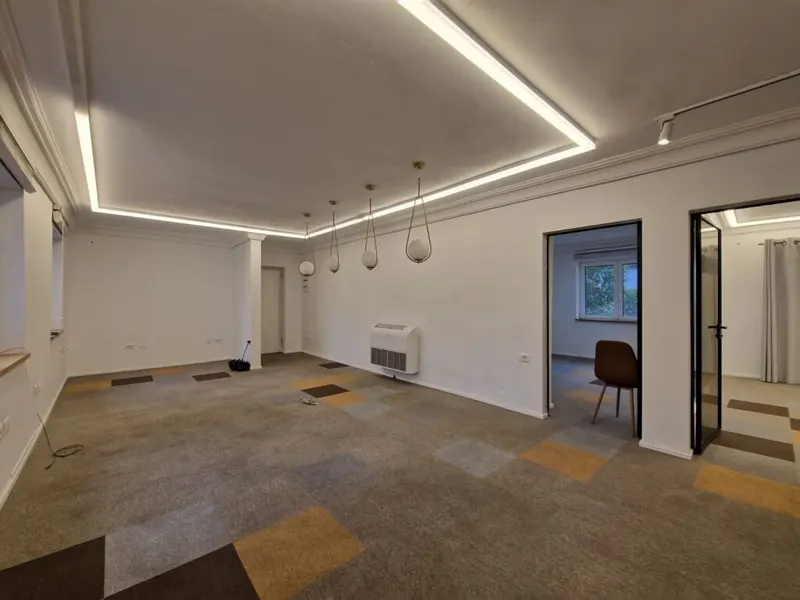 Office for rent in Rruga e Durrësit, Tirana, 130 m²