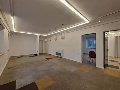 Zyrë me qera në Rruga e Durrësit, Tiranë, 130 m². Foto 1 nga 6