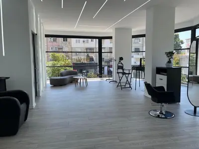 Office for rent in Xhamlliku, Tirana, 115 m². Photo 2 of 3
