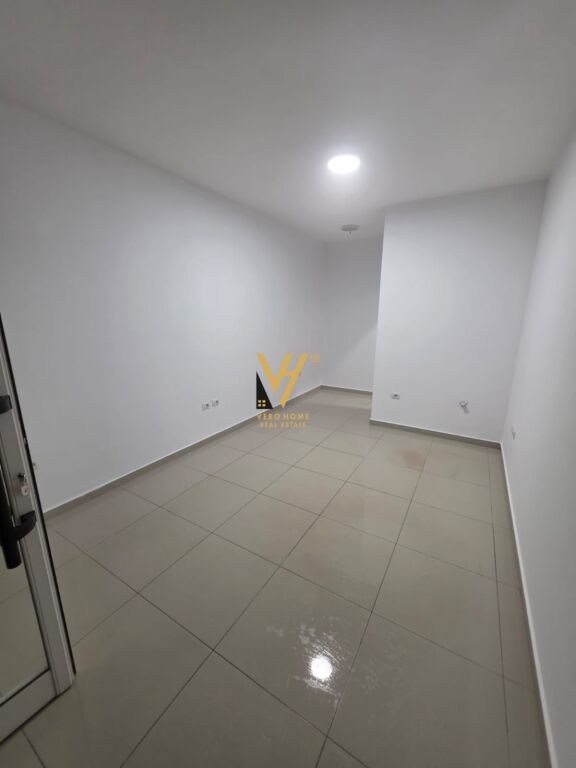 Dyqan me qera në Vasil Shanto, Tiranë, 25 m². Foto 2 nga 2