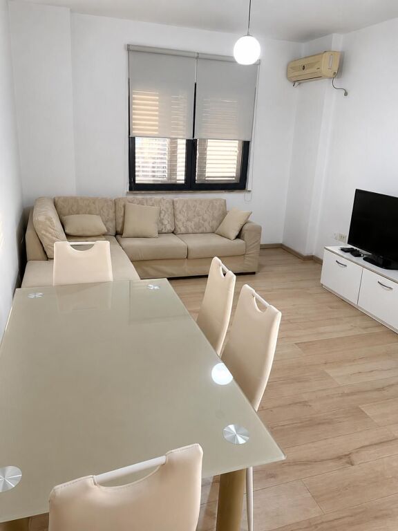 Apartment 1+1 for rent in Usluga, Tirana, 65 m². Photo 1 of 1