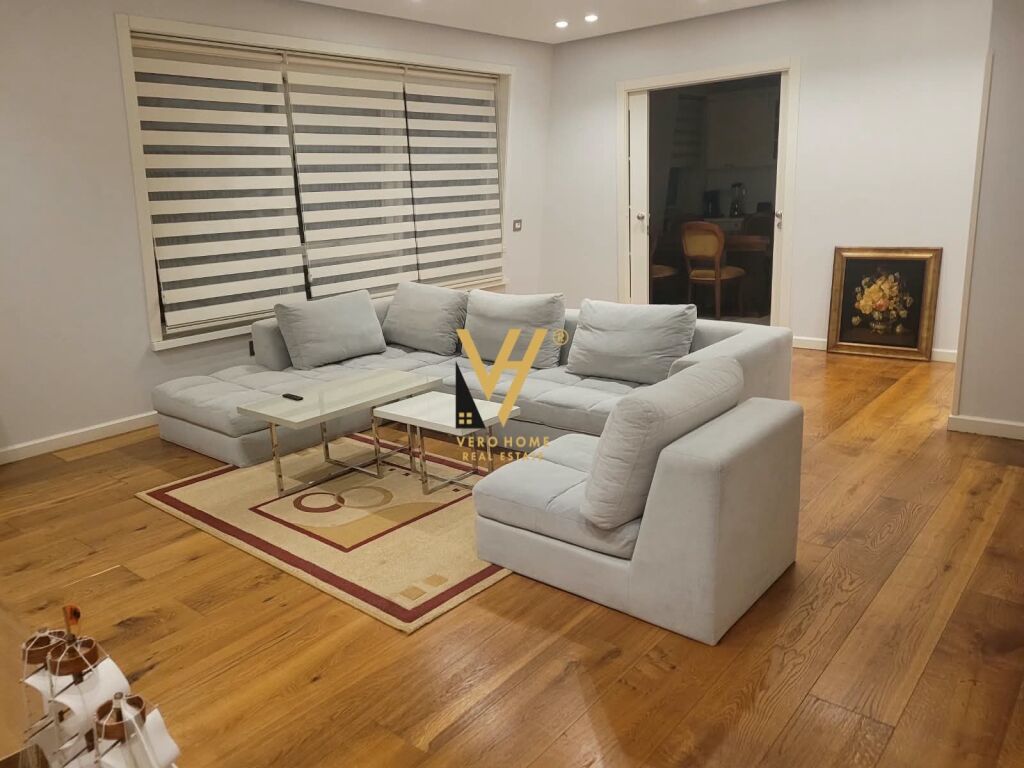 Apartament 4+1 me qera në Blloku, Tiranë, 160 m². Foto 2 nga 3