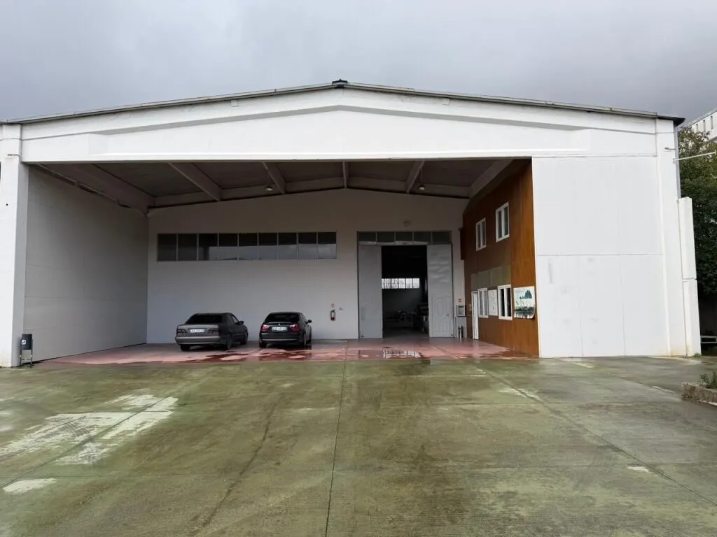 Magazinë me qera në QTU, Tiranë, 1 125 m². Foto 1 nga 1