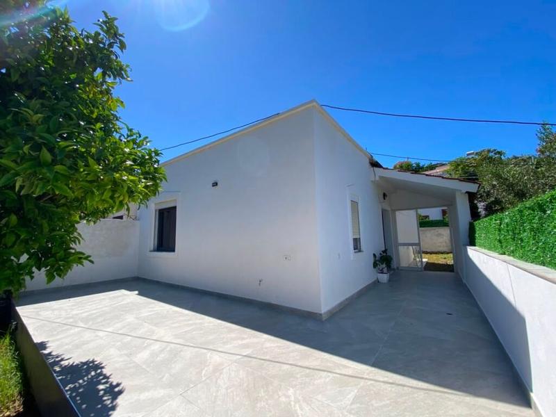 Shtëpi private në shitje në Mauzoleu i Dëshmorëve dhe Salla e Relikeve të Luftës, Durrës, 390 m²