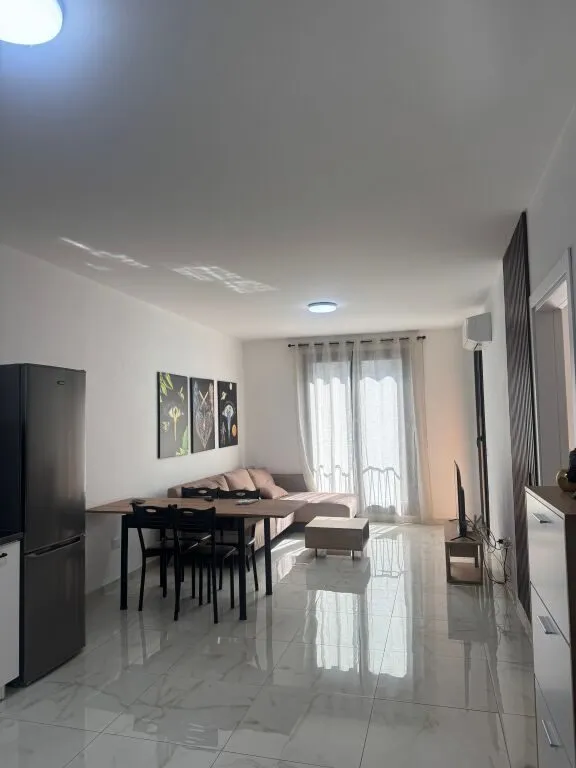Apartament 1+1 me qera në Urgjenca e Pediatrisë, Tiranë, 70 m². Foto 1 nga 5