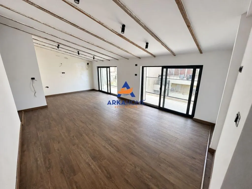 Apartament 1+1 në shitje në Shallvaret, Tiranë, 64 m². Foto 1 nga 4
