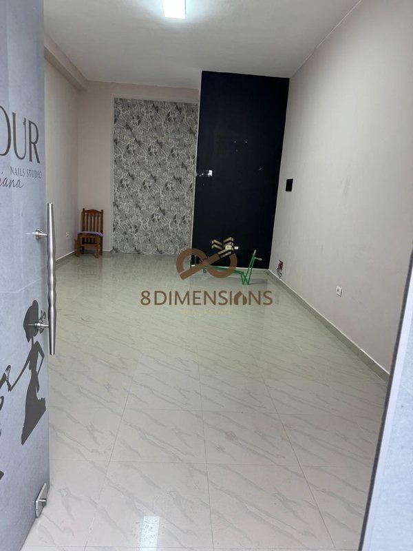 Negozio in affitto a Yzberisht, Tirana, 35 m²