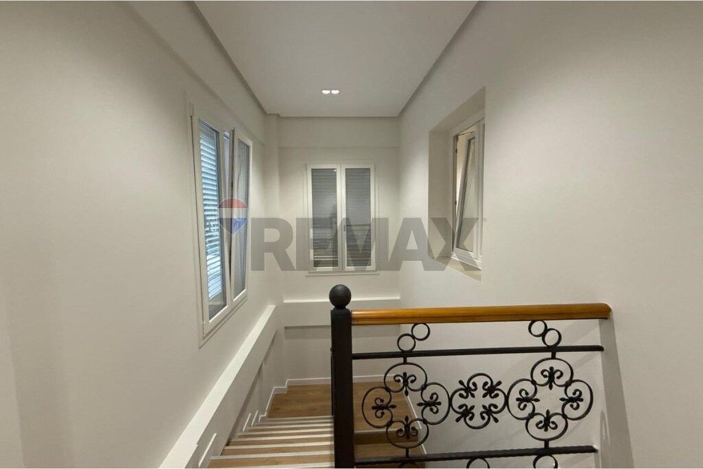Villa for rent in Liceu Artistik Jordan Misja, Tirana, 350 m². Photo 2 of 3