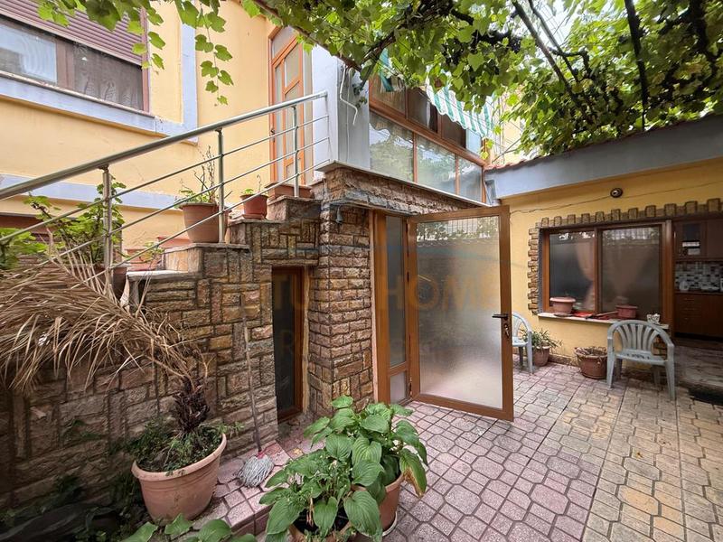 Villa in vendita a Lagjia 6, Coriza, 216 m²