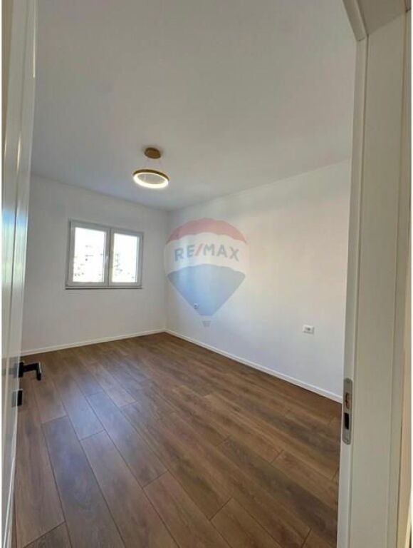 Apartament 2+1 në shitje në Bulevardi Zogu I, Tiranë, 75 m². Foto 1 nga 3