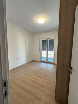 Apartament 2+1 me qera në Bashkia, Kamëz, 113 m². Foto 2 nga 9