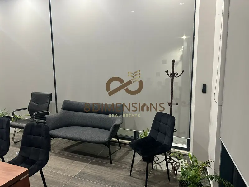 Zyrë në shitje në Sheshi Skënderbej, Tiranë, 30 m²
