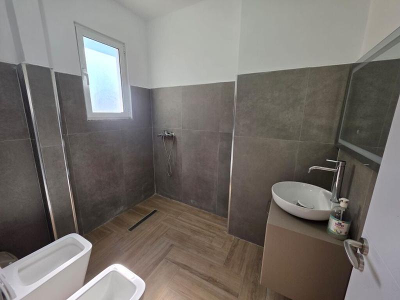 Apartament me qera në Rr. Gjergj Arianiti, Vlorë, 100 m². Foto 6 nga 9