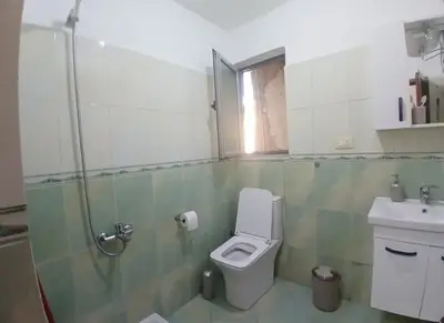 Apartament 1+1 me qera në Rruga e Kosovarëve, Tiranë, 70 m². Foto 4 nga 6