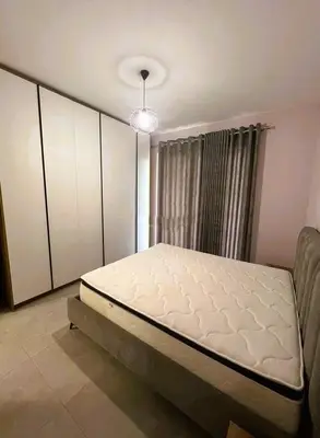 Apartament 1+1 me qera në Yzberisht, Tiranë, 72 m². Foto 3 nga 5