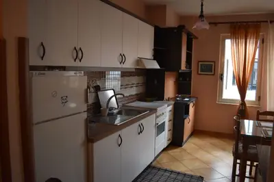 Apartament 2+1 me qera në Rruga Rrapo Hekali, Tiranë, 100 m². Foto 4 nga 11