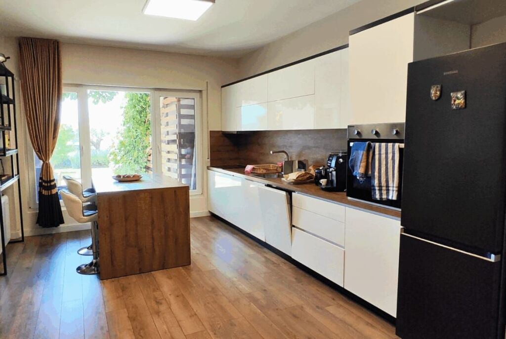 Villa for sale in Liqeni i Farkes, Tirana, 550 m². Photo 3 of 3