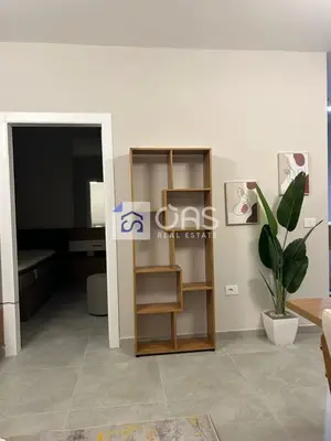 Apartament 1+1 me qera në Kombinat, Tiranë, 75 m². Foto 3 nga 5