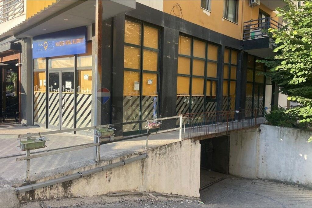Shop for sale in Yzberisht, Tirana, 54 m². Photo 2 of 3
