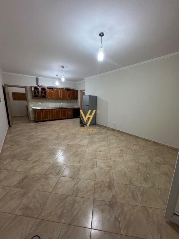 Apartament 2+1 me qera në Tregu Elektrik, Tiranë, 100 m². Foto 1 nga 3