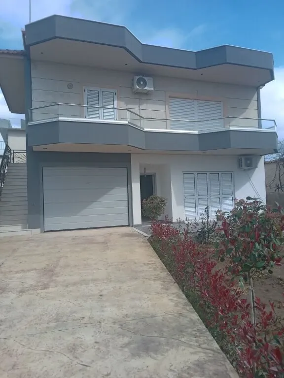 Shtëpi private me qera në Rruga Mateo Matathia, Vlorë, 250 m². Foto 1 nga 11