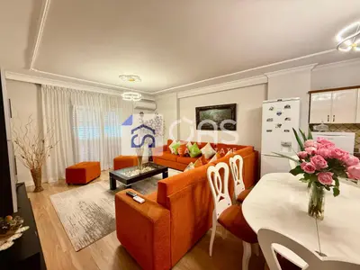 Apartament 2+1 me qera në Komuna e Parisit, Tiranë, 112 m². Foto 2 nga 10