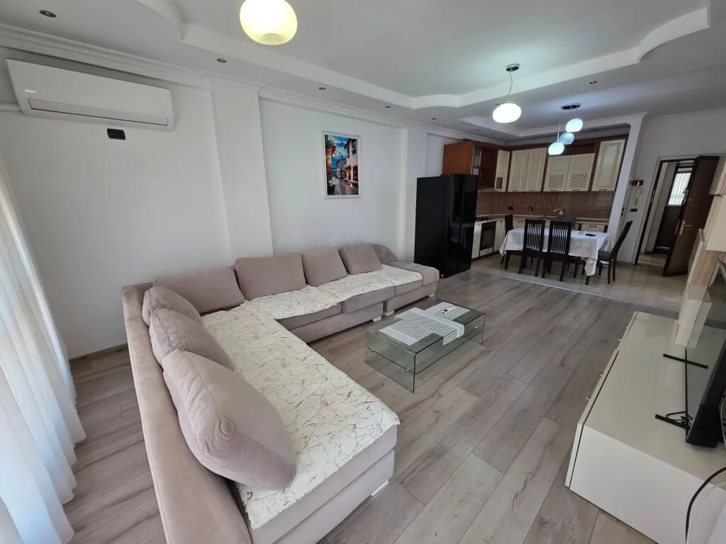 Appartamento 2+1 in affitto a Xhamia e Tabakeve, Tirana, 100 m². Foto 1 di 8