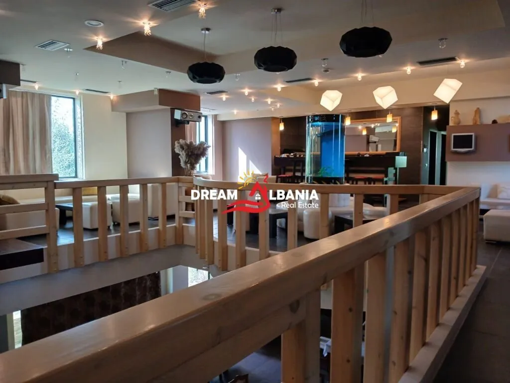Locale commerciale in affitto a Divjakë, Divjakë, 1.200 m². Foto 1 di 3