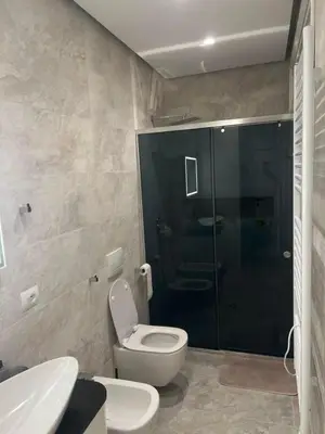 Apartament 2+1 me qera në Rruga Hajredin Haxhiraj, Vlorë, 110 m². Foto 12 nga 12