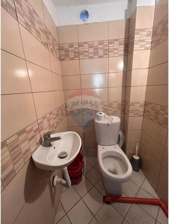 Negozio in vendita a Rruga Ali Demi, Valona, 38 m²