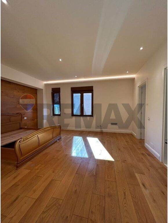 Villa for rent in TEG, Tirana, 400 m². Photo 2 of 3