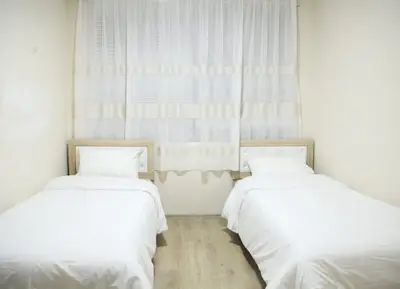 Apartament 2+1 me qera në Rruga Kongresi i Manastirit, Tiranë, 80 m². Foto 3 nga 12