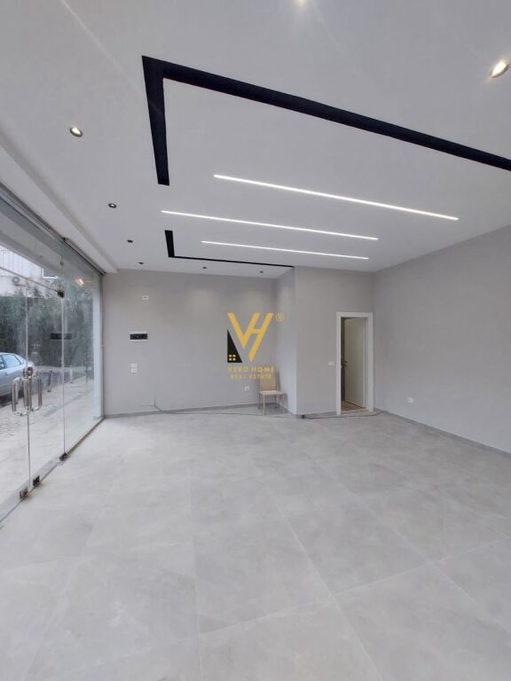 Dyqan në shitje në Kodra e Diellit, Tiranë, 45 m². Foto 2 nga 3