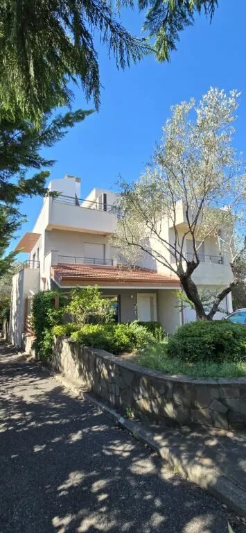 Vilë në shitje në Lundër, Tiranë, 614 m². Foto 1 nga 4