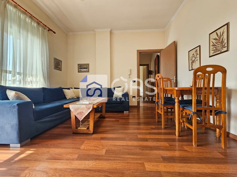 Apartament 1+1 me qera në Pazari i Ri, Tiranë, 60 m²