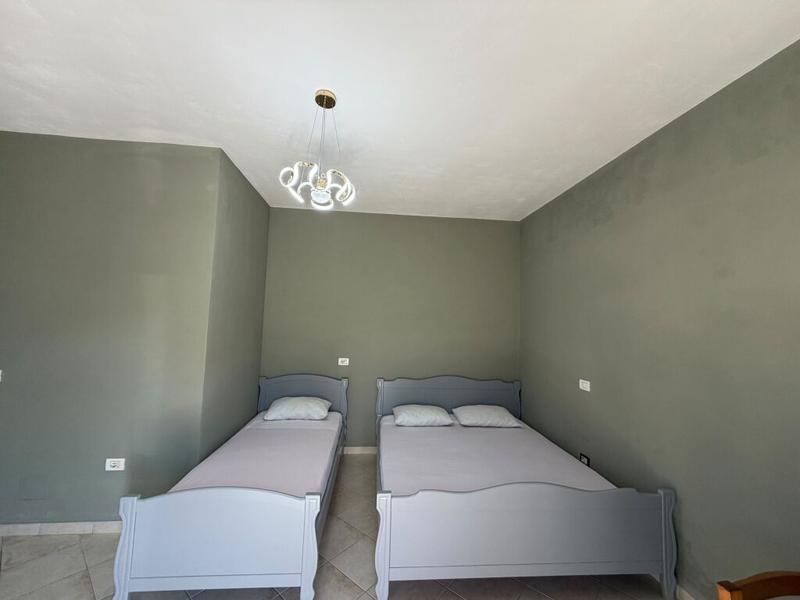 Garsoniere me qera në Rruga Rrota e Kuqe, Durrës, 40 m². Foto 3 nga 11