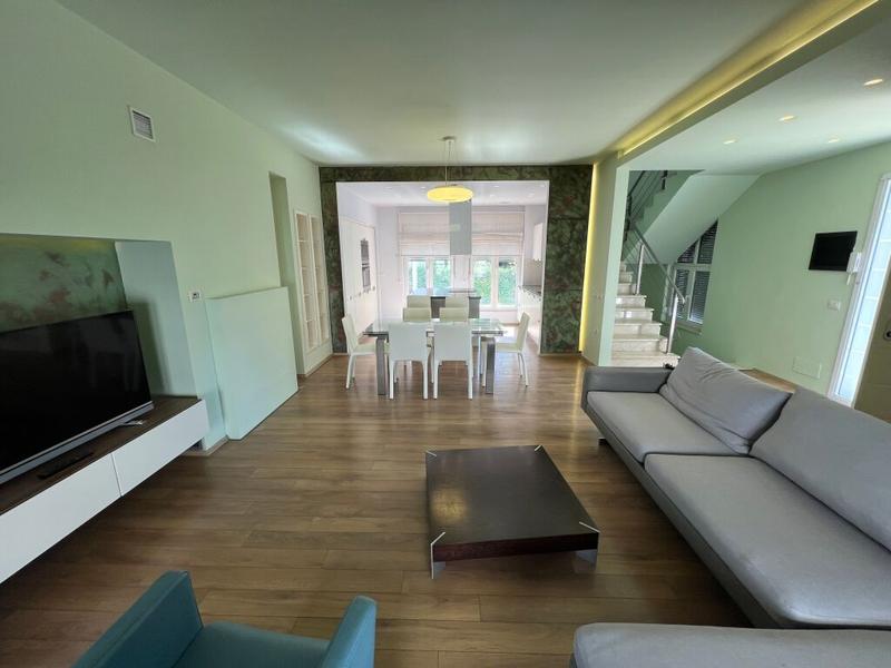 Vilë në shitje në White Houses, Tiranë, 260 m². Foto 3 nga 12
